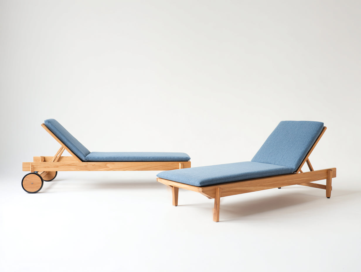 2er-Set Sonnenliegen aus Massivholz 200 x 65 x 35 cm - Natur und Blau - verstellbare Rückenlehnen mit Rollen